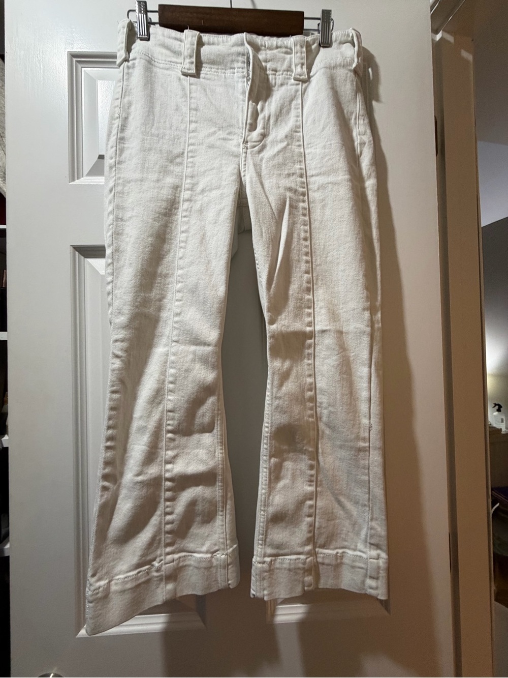 Pilcro slim 70’s high-rise crop straight leg jeans.